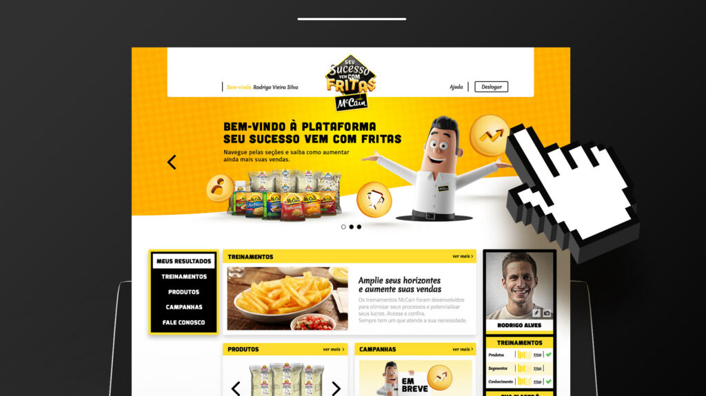 Interface do portal web da plataforma Seu Sucesso Vem com Fritas exibido em notebook com cursor em clique