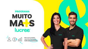 Key visual da campanha Programa Muito Mais Lucree com dois executivos de uniforme preto e fundo amarelo e verde
